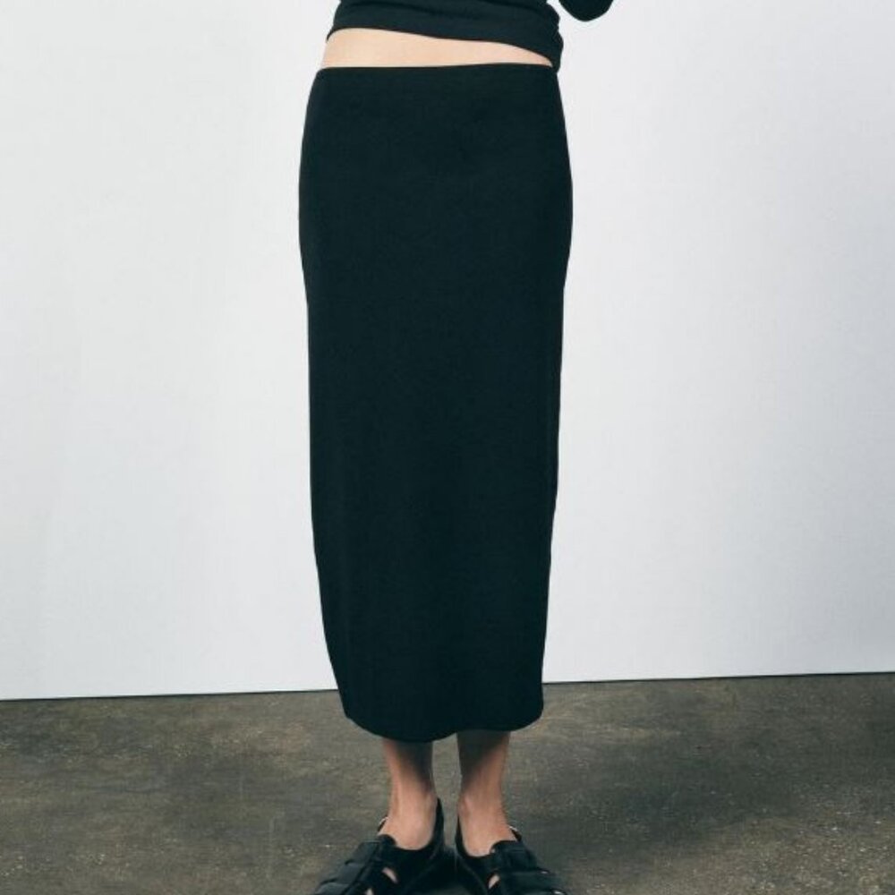 Zara Black Midi skirt with a high elastic waist Size Small